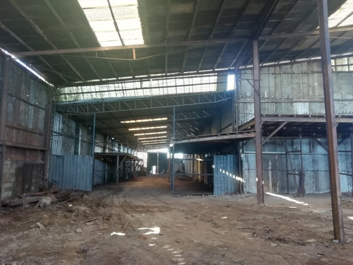 Maroñas: Local 1.512 M2* Bazzano 4013 Y Gral. Flores
