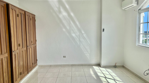 Apartamento Con Línea Blanca En Alquiler En Gazcue, Santo Do