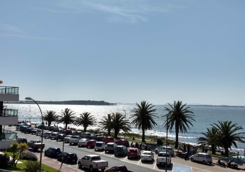 Imagen 2 de 12 de Vendo Apto Frente Al Mar 2 Dorm