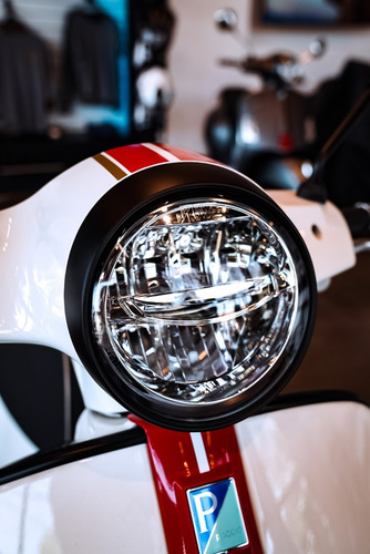 Imagen 16 de 18 de Vespa Gts Super 300 Racing Sixties Disponible Ya