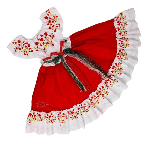 Niña vestida de adelita sale