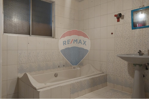 Casa En Venta Ñuñoa, 5d + 4b + 3est, Suarez Mujica