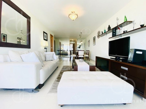 Imagen 2 de 17 de Venta De Apartamento 2 Dormitorios Con Vista Al Mar En Playa Mansa, Punta Del Este- Ref: 54462