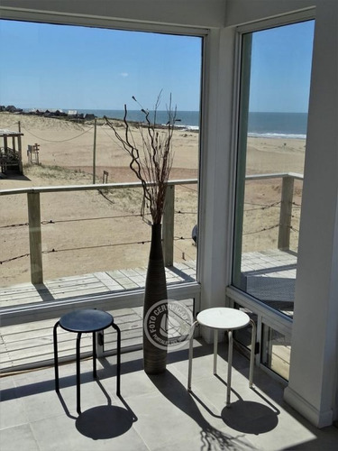 La Viuda Alegre En Punta Del Diablo