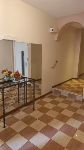 Departamento De 2 Ambientes En Pleno Centro Comercial De Flores - Nuevo Wp De Contacto 1137868438!