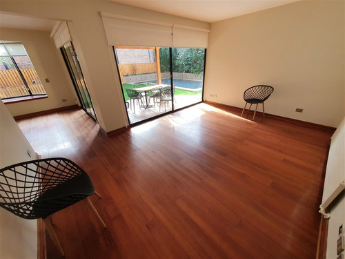 Casa En Arriendo De 5 Dorm. En Huechuraba En Condominio