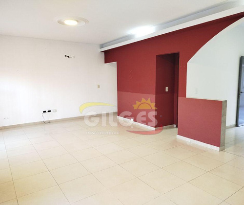Alquiler De Casa 3 Amb. En Villa Luzuriaga Con Patio Y Cochera Descubierta