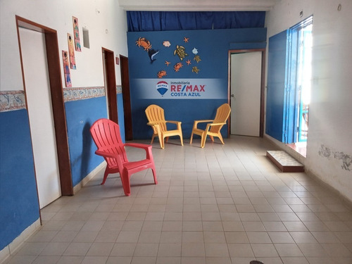 En Venta Casa Vacacional Ideal Para Posada A Una Cuadra Del Hotel Mario En Chichiriviche Con Todas Sus Comodidades.