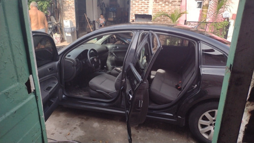 Imagen 5 de 10 de Volkswagen Passat 1.9 I Trendline 4m 2004
