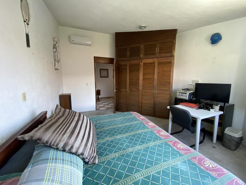 Casa En Venta En Tlalpan, Amplia,iluminada Y Con Jardín