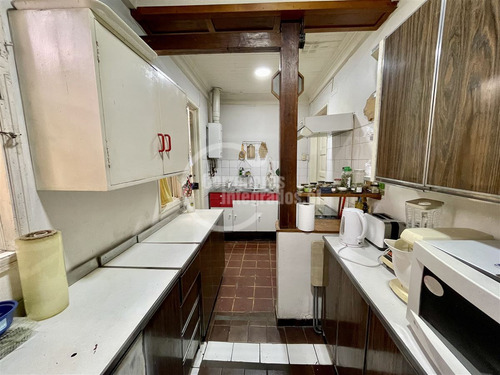 Casa En Venta De 4 Dorm. En Macul