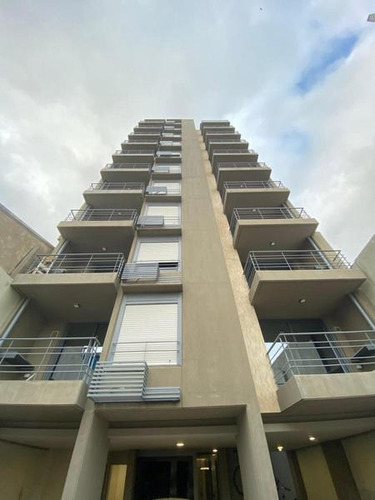 Venta- A Estrenar- Monoambiente Divisible De 43 M2- Piscina- Laundry -macrocentro-medicina