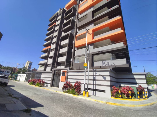 Penthouse A Estrenar En Urb. La Soledad, Residencia La Fortaleza