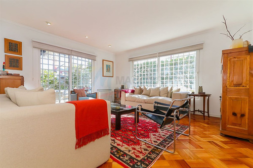 Casa En Venta De 5 Dorm. En Las Condes