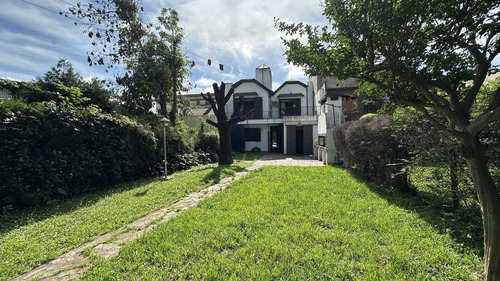 Fisherton: Muniagurria Y Córdoba, Amplisimo Jardín