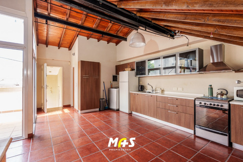 Villa Del Parque. Casa En Venta 5 Amb. Gge. Quincho Impecable!