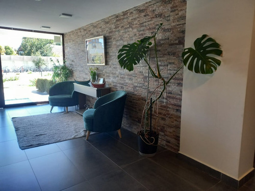 Vende Comodo Departamento. Condominio Parque Krahmer
