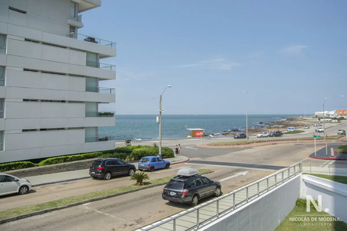 Hermosa Vista Y Cómodos Espacios A Pasos Del Mar.