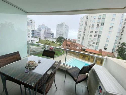 Apartamento En Venta De 2 Dormitorios En Wind Tower, Punta Del Este.