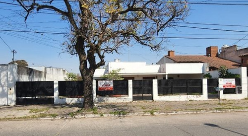 Casa En Venta - Lote: 20 Mts Frente X 50 Mts Fondo !!! 