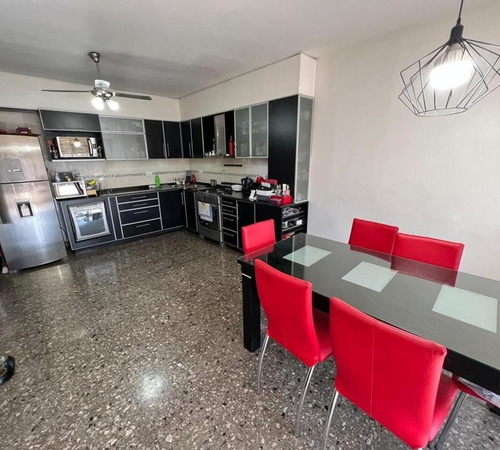 Venta De Departamento Con Galpon En Pompeya