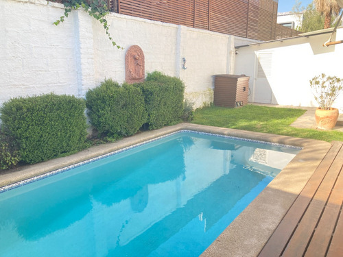 Excelente Casa Ubicada En Daniel De La Vega , Las Condes
