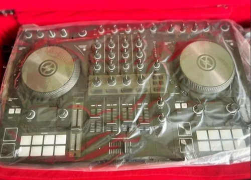 Native Instruments Traktor Kontrol S4 Mk3 Dj Controller