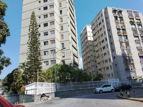 Amplio Y Fresco Apartamento Para Remodelar A Su Gusto En Prados Del Este En Venta
