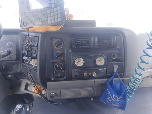Imagem 3 de 12 de Volvo Vm 310 4x2t 2011
