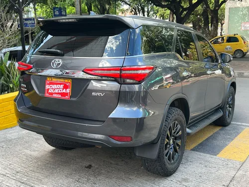 Toyota Fortuner 2.7l Mid