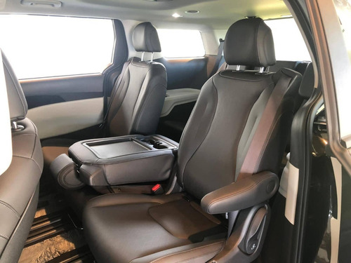 Kia Carnival 8 Pasajeros Motor 3.5 Extra Full Divina