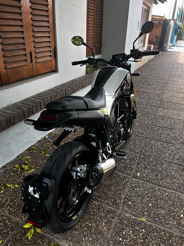 Benelli Leoncino 250