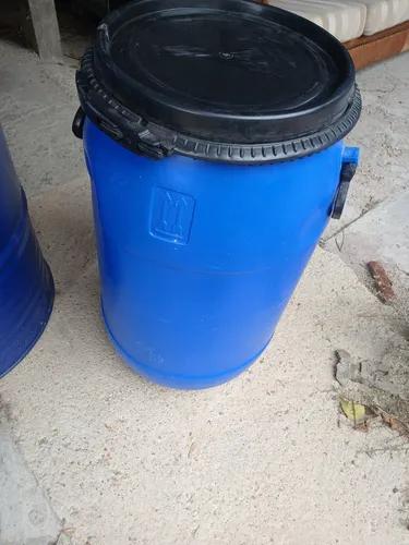 Tarrina Plastica 50 Lts. Con Zuncho Azul (Usado)