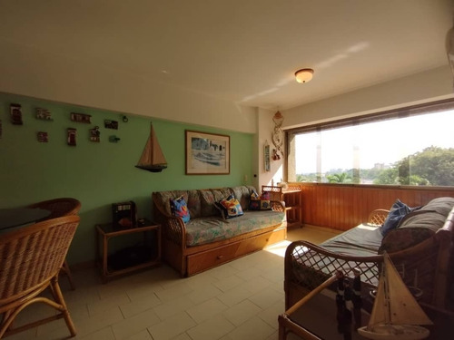 Imagen 5 de 10 de Apartamento En Alquiler Vacacional En Macuto, Residencias Camuri Chico, Av. La Playa Parroquia Macuto, Bajada Del Playon Edo. La Guaira.