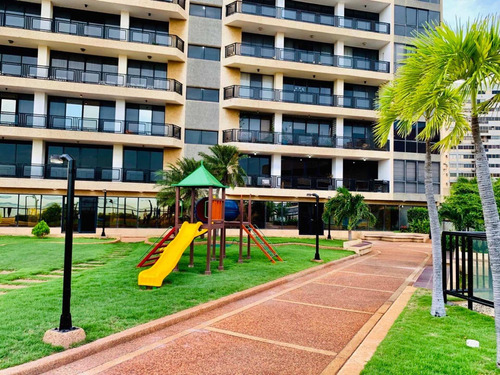 Imagen 16 de 22 de Lujoso Apartamento En Edificio Emperador Marisabel Fernández