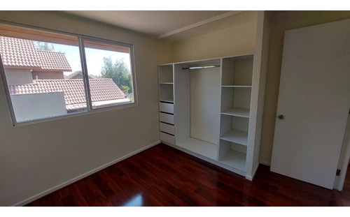 Casa Los Nogales Sur En "barrio El Sol " (4d-3b) -
