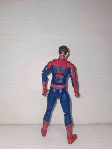 Marvel Legends Friendly Neighborhood Spiderman No Way Home (Usado)