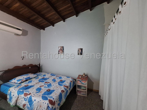 Rosa Rodríguez Vende Casa En La Mora, Cabudare 25-12378