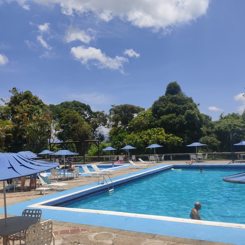 Silvia Jaramillo Vende Elegante Casa Monteclaro Lagunas