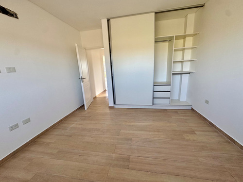 Venta De Casa A Estrenar En Barrio Cerrado Village Joven