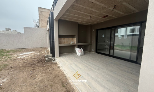 Duplex En Venta En Chacras Green - Zona Norte.