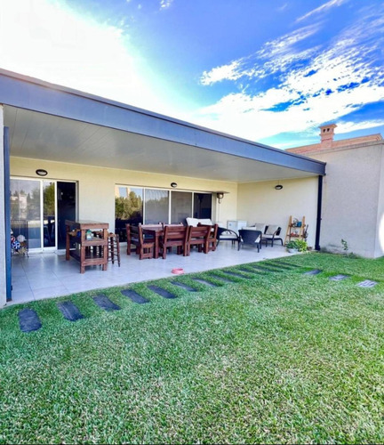 Casa En Venta - 3 Dormitorios 3 Baños - 807mts2 - Dique Luján