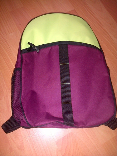 Morral Escolar Color Vinotinto Y Verde, En Lona Impermeable