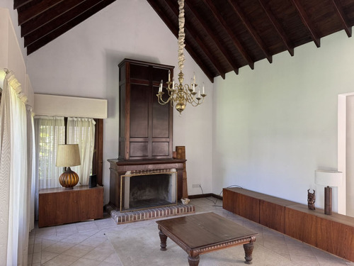 Excelente Chalet 4 Amb. Estilo Inglés En Villa Udaondo