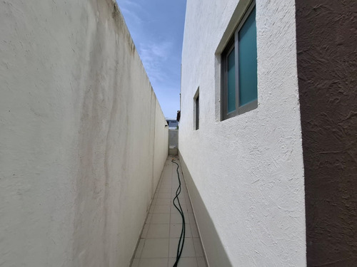 Casa En Venta En El Fracc Lomas De La Rioja