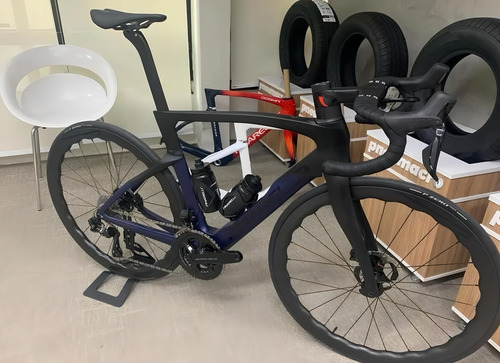 Bicicleta Pinarello Dogma F Disc Dura Ace Di2