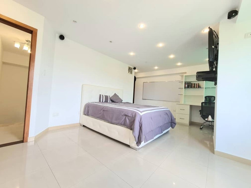 Imagen 2 de 9 de Apartamento Duplex Amoblado Y Equipado, Res Holiday Palace Ii, Urb. Las Chimeneas. Carlos Tona, 04129305244 Cod: Lema-640