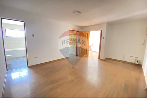 Casa En Jardines Del Sur Con Local Comercial