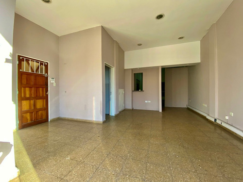 Villa Cabrera Alquiler Local Sobre E. Caraffa