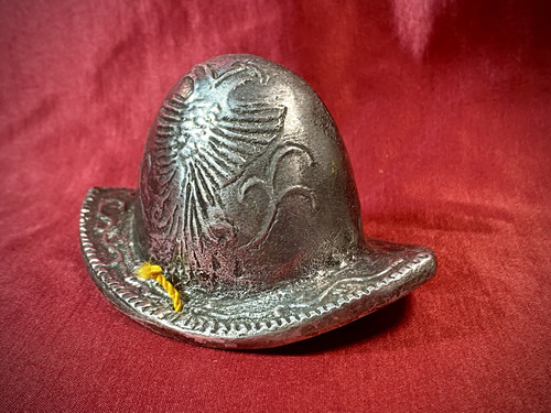 Adorno Casco Conquistador Sombrero De Metal (Usado)